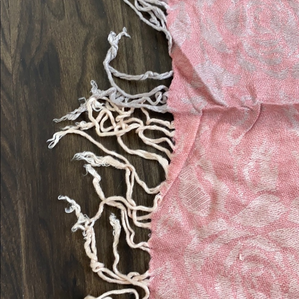 Pink scarf - Picture 4 of 4